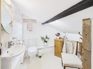 Shower room- click for photo gallery